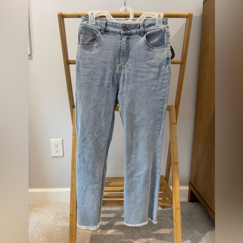 Women’s cropped raw hem jeans
